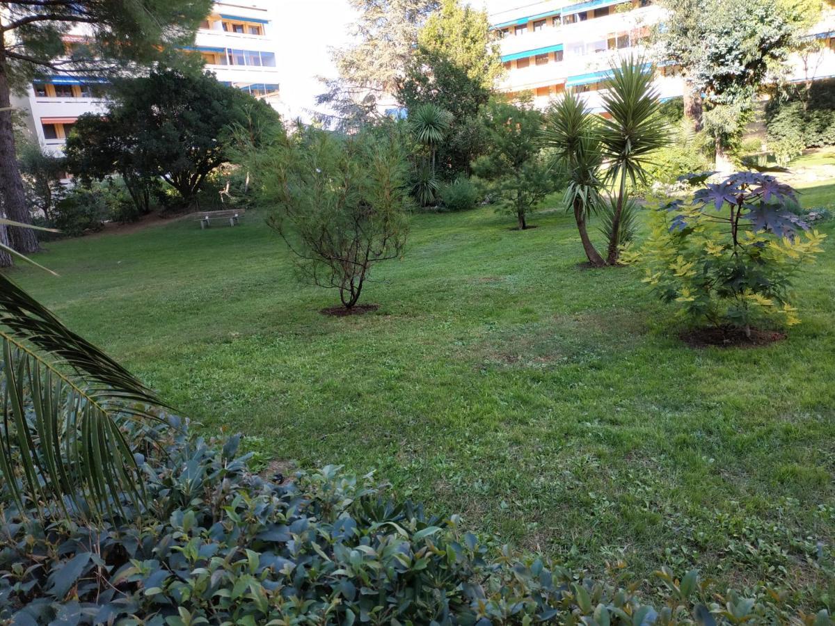 Charmant Appartement A 350M De La Plage Et Du Port Fréjus Exterior foto